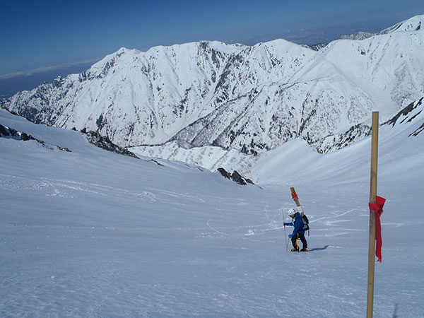 登山者の目印（旗竿）の設置