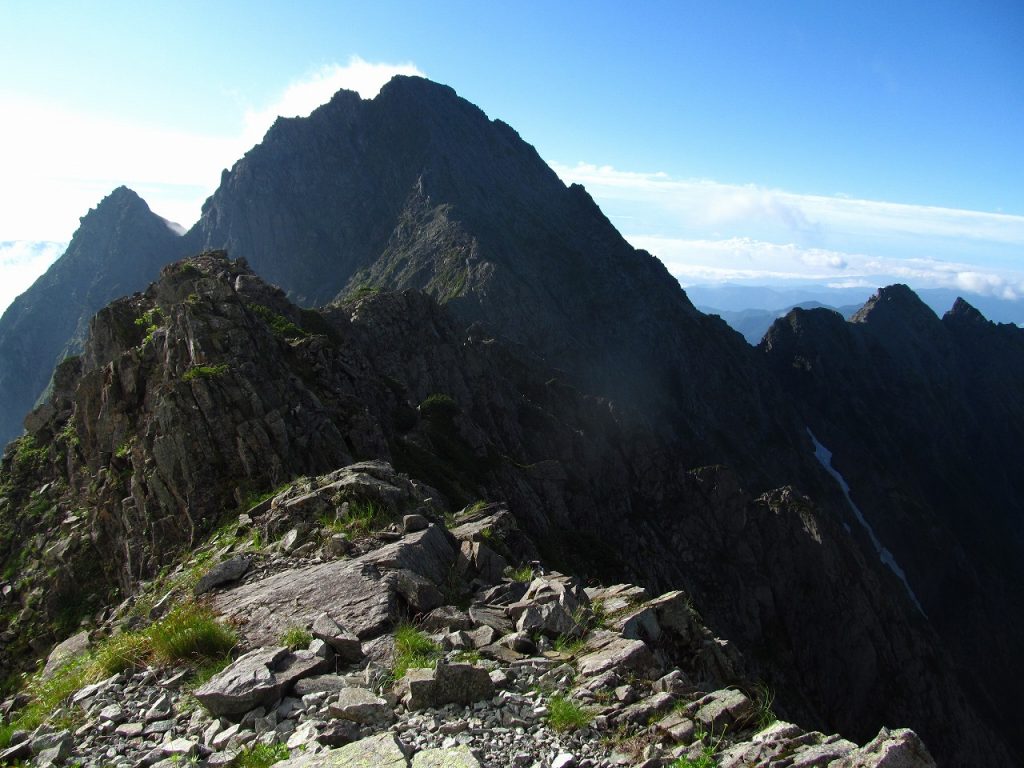 岳沢 奥穂高岳 各登山道状況 22日営業開始します 岳沢小屋 槍ヶ岳山荘グループ