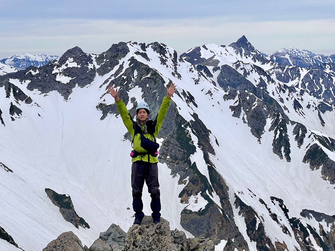 残雪の重太郎新道で前穂へ | 岳沢小屋 | 槍ヶ岳山荘グループ