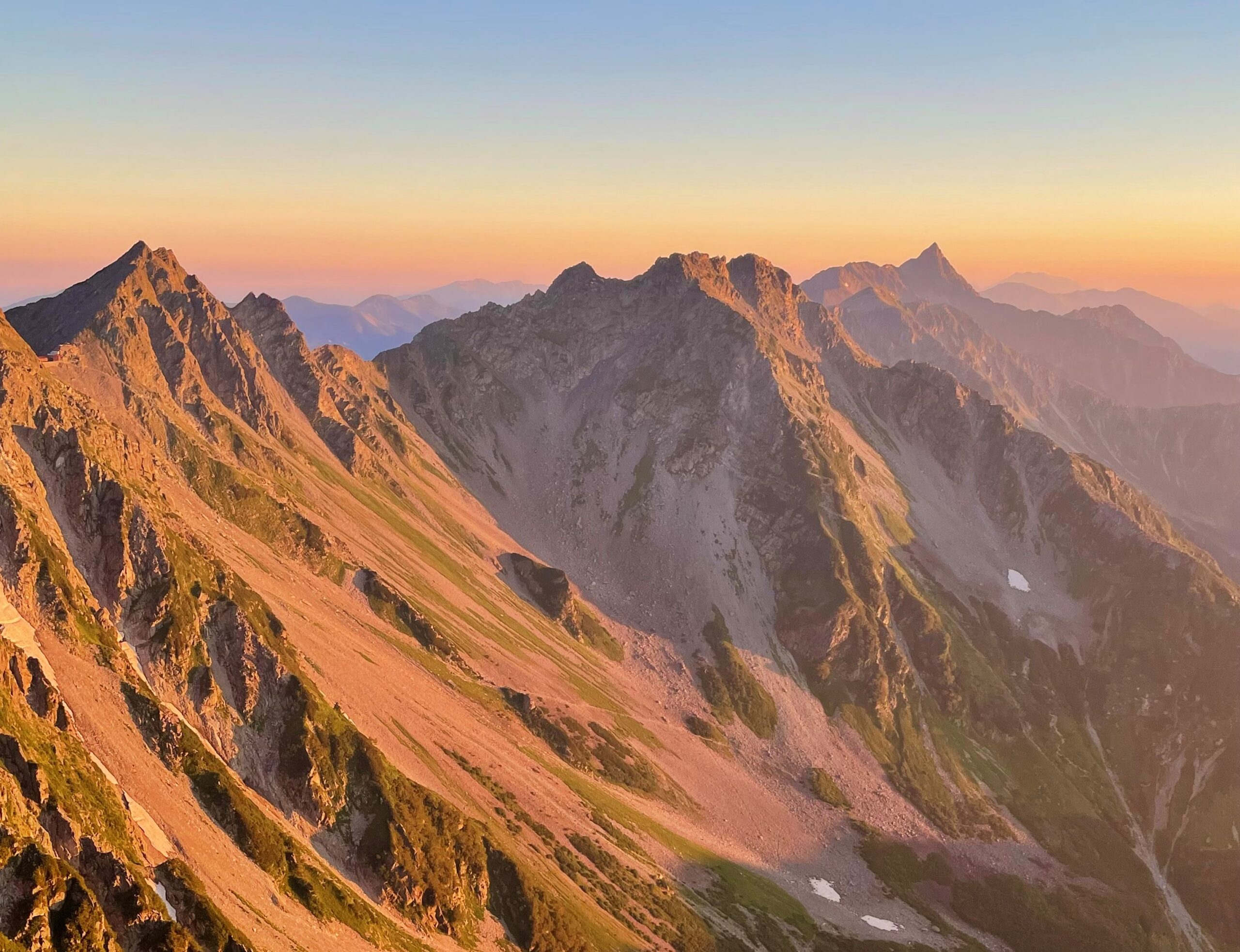 夜明けの槍穂高連峰 | 岳沢小屋 | 槍ヶ岳山荘グループ