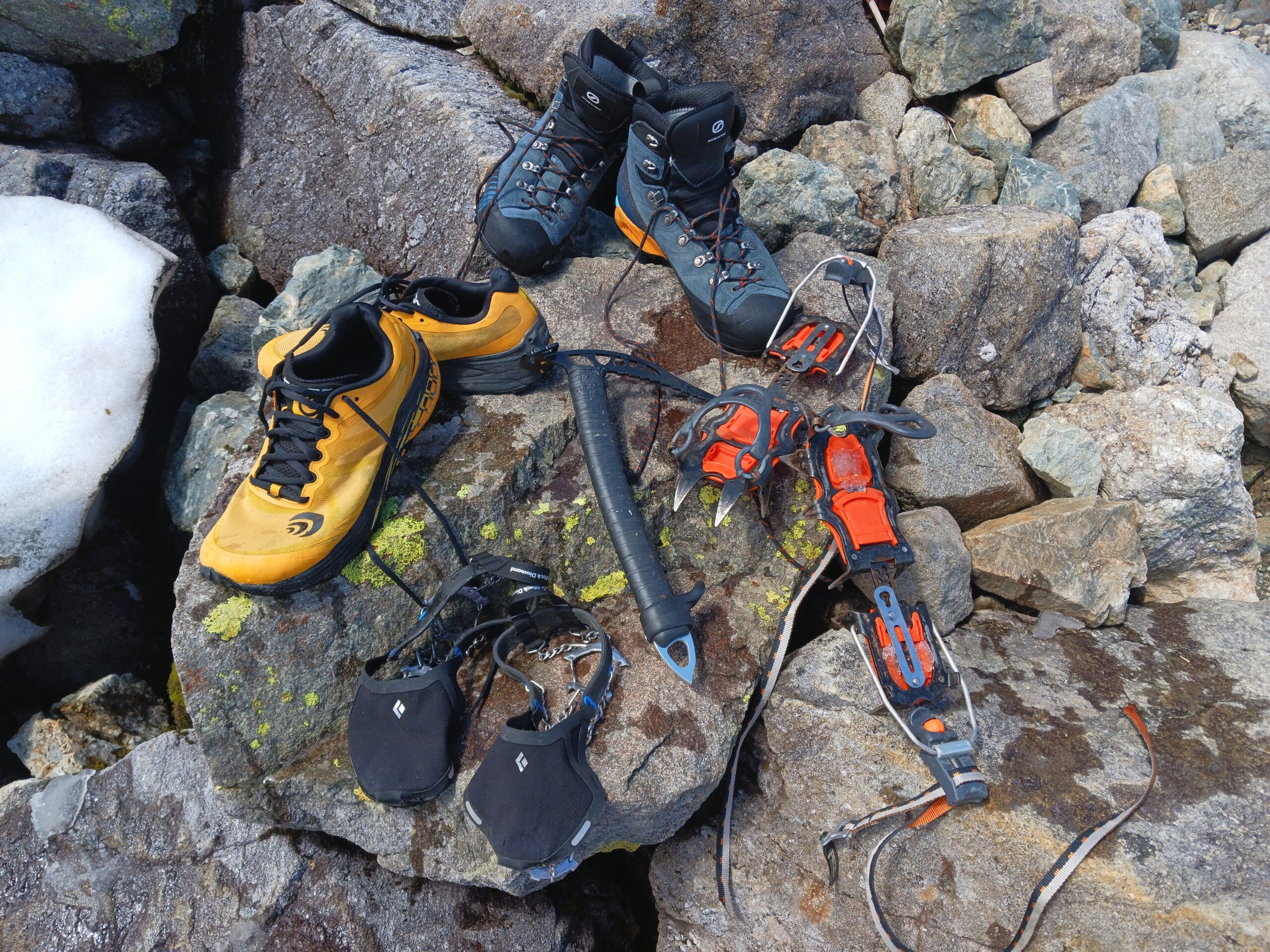 アイゼンとチェーンスパイク | 殺生小屋 | 槍ヶ岳山荘グループ