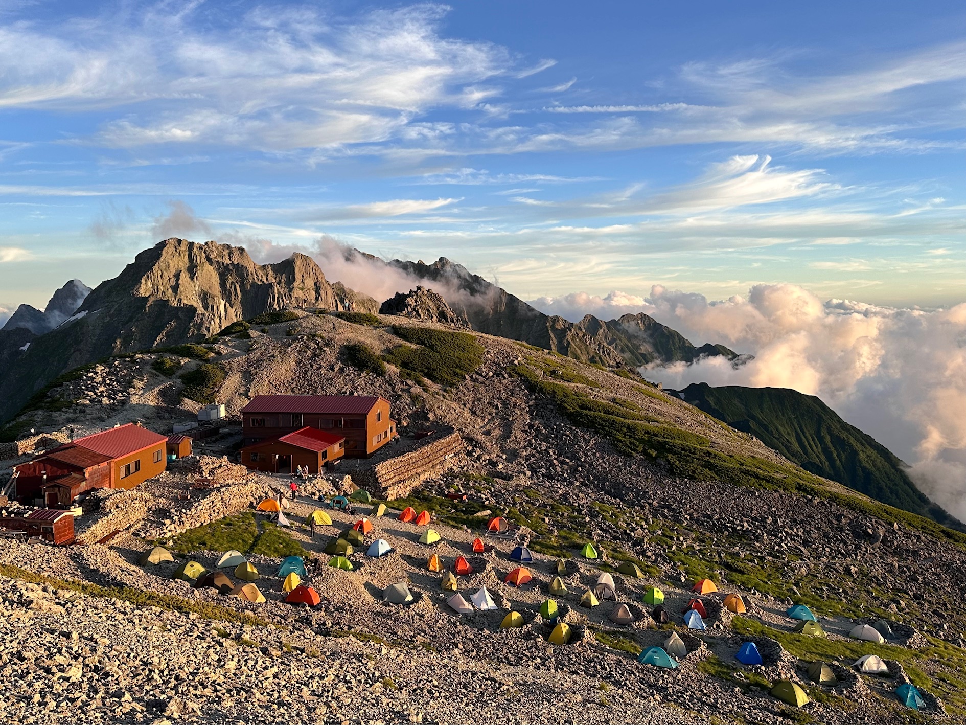 連休点描 | 南岳小屋 | 槍ヶ岳山荘グループ
