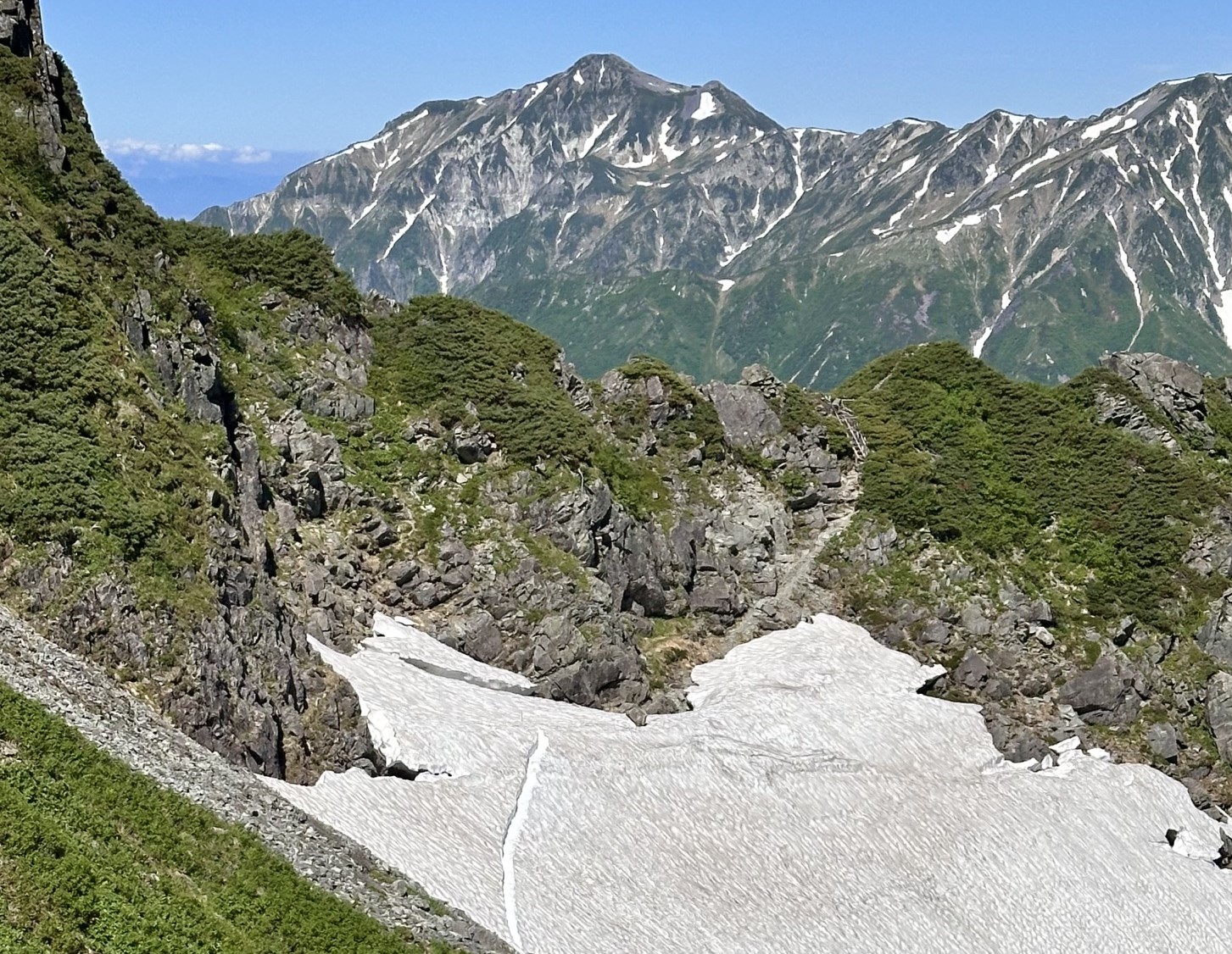 南岳新道はアイゼン等お持ちください（来週の3連休頃まで） | 南岳小屋